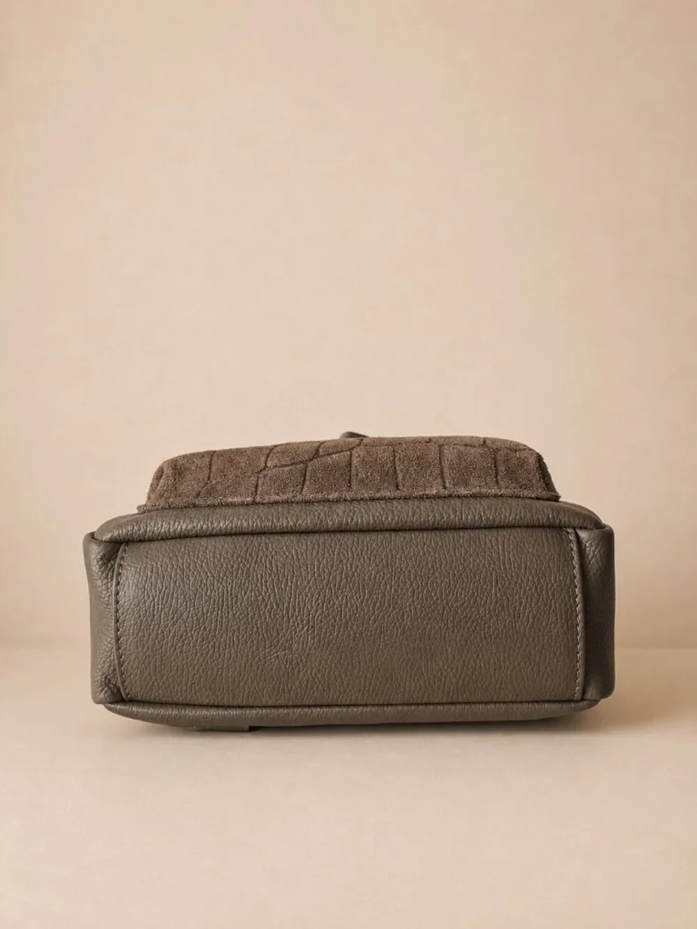 Italian Leather Croc-Embossed Backpack – Taupe